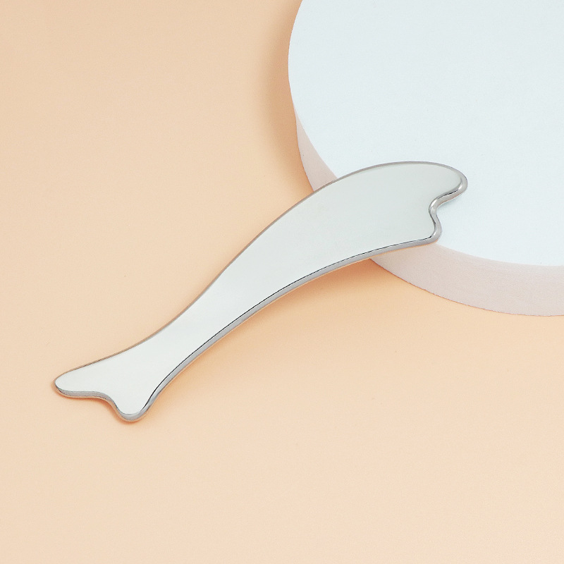 Kişiselleştirilmiş Renkler ve Logolu Balık Şekilli Çinko Alaşımlı Gua Sha Pano