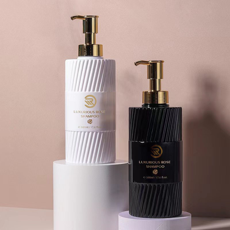 Çevre Dostu 500ml Düz Omuz Şampuan Duş Jeli Şişesi Beyaz Siyah Şerit Losyon Kullanımı İçin Plastik Pompa Emülsiyon Ambalaj Presleme